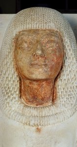 Twarz skryby Meryneitha, fragment z podwójnego posągu arcykapłana Meryneitha i jego żony Aniui, malowany wapieniem z czasów panowania Echnatona w Sakkarze. Cywilizacja egipska, Nowe Państwo, XVIII dynastia autorstwa Egyptian 18th Dynasty