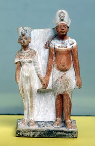 Statuetka Amenophisa IV (Echnatona) i Nefertiti, z Tell el-Amarna, Okres Amarna, Nowe Państwo, 1353-1337 pne (malowany wapień) (patrz także 50764)