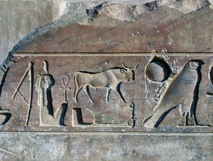 Hieroglyfit Ramses II:n nimellä, obeliskin tukikohta, Amunin temppeli (Unescon maailmanperintökohde Polish autorstwa Egyptian 19th Dynasty