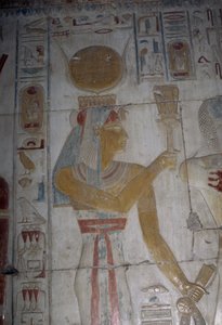 Malowany relief przedstawiający boginię Hator, kaplica Ozyrysa, świątynia Setiego I autorstwa Egyptian 19th Dynasty