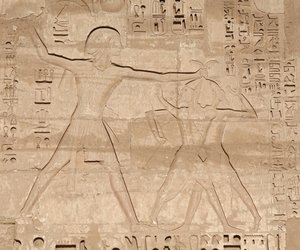 Scena masakry wrogów, Świątynia Horusa, Edfu autorstwa Egyptian 19th Dynasty