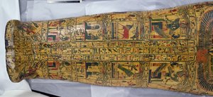 Fragment okładki mumii Nesyamona, prawdopodobnie znalezionej w Deir El-Bahri, Nowe Królestwo, ok. 1100 pne (malowane drewno) autorstwa Egyptian 20th Dynasty