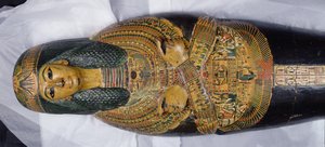 Wewnętrzna pokrywa mumii Nesyamona, prawdopodobnie znaleziona w Deir El-Bahri, Nowe Królestwo, ok. 1100 pne (malowane drewno) (detal z 308052) autorstwa Egyptian 20th Dynasty