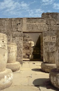 Posąg Ramzesa w kaplicy prowadzącej z Sali Hypostylowej Świątyni Pogrzebowej Ramzesa III (ok.1184-1153 p.n.e.) New Kingdom