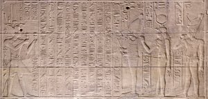 Płaskorzeźby w wewnętrznym sanktuarium, świątynia Philae, Asuan, Egipt autorstwa Egyptian 30th Dynasty