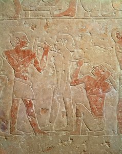 Relief przedstawiający dwóch rzeźbiarzy rzeźbiących posąg, z mastaby Kaemrehu, Sakkara, Stare Państwo, ok. 2325 pne (malowany wapień)