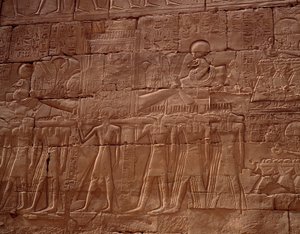 Starożytność egipska: płaskorzeźba ze świątyni Karnak (Karnak), Luksor, Egipt