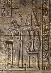 Faraon i jego atrybuty, świątynia Horusa w Edfu autorstwa Egyptian Egyptian
