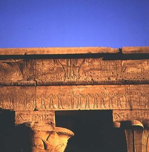 Architraw, ze świątyni Horusa autorstwa Egyptian Ptolemaic Period