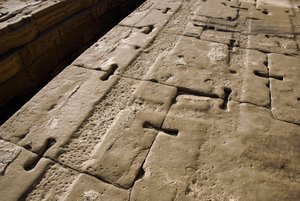 Starożytność egipska: fragment dachu, świątynia Hathor, Dendera, Egipt autorstwa Egyptian Ptolemaic Period