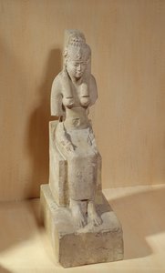 Posąg Bogini Rattawy z Medamud (wapień) autorstwa Egyptian Ptolemaic Period