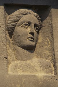 Relief przedstawiający Wenus, Wochengoetterstein, fragment Kolumny Jowisza (replika), Hausen an der Zaber, Brackenheim, Badenia-Wirtembergia, Niemcy, cywilizacja rzymska, II-III wiek n.e.