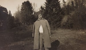 Album z I wojny światowej w Friuli-Wenecji Julijskiej: portret austriackiego kadeta jenieckiego w Villa Brazzà, domu 17 Szpitala Wojennego w Soleschiano Manzano (zdjęcie czarno-białe) autorstwa Elena Bianconcini