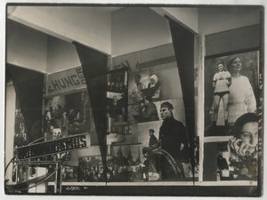 Wnętrze pawilonu sowieckiego na Międzynarodowej Wystawie Prasowej w Kolonii autorstwa Eliezer Markowich Lissitzky