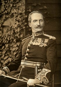 „Generał dywizji A. Fitzroy Hart, CB”, 1900. autorstwa Elliott and Fry