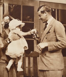 A Child Hands King Edward VIII a Bouquet w Enham Village Centre, 1926 autorstwa English Photographer