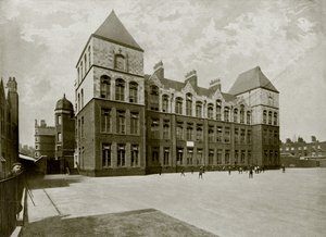 Słynna londyńska szkoła z internatem (zdjęcie czarno-białe) autorstwa English Photographer