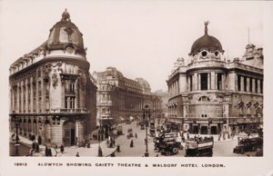 Aldwych, Londyn, Gaiety Theatre, Waldorf Hotel (zdjęcie czarno-białe) autorstwa English Photographer