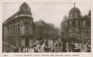 Aldwych pokazujący teatr Gaiety i hotel Waldorf autorstwa English Photographer