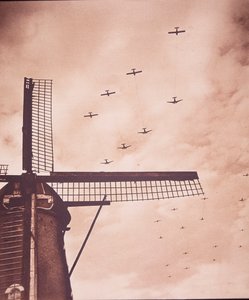 Samoloty alianckie holują szybowce przewożące wojska powietrznodesantowe nad Holandią, bitwa pod Arnhem autorstwa English Photographer