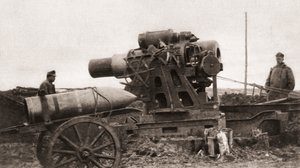 Austriacka gigantyczna haubica oblężnicza i jej pocisk, używane podczas I wojny światowej, z The Illustrated War News, 1915 autorstwa English Photographer