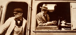 Maszynista przekazany królowi Edwardowi VIII w Kanadzie, lata 20. XX wieku autorstwa English Photographer