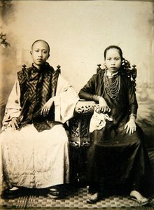 Chłopiec i dziewczynka Annamite w środkowym Wietnamie, ok. 1875 (druk albumowy) autorstwa English Photographer
