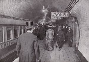 Na stacji Bank Central London Railway, Exit autorstwa English Photographer