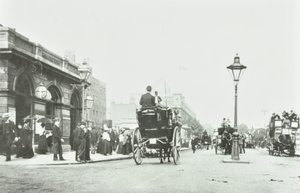 Baker Street Station, Marylebone Road, Westminster LB: patrząc na wschód przez Baker Street, 1895 autorstwa English Photographer