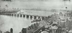 Battersea Bridge: widok z wieży Chelsea Church, 1875 autorstwa English Photographer
