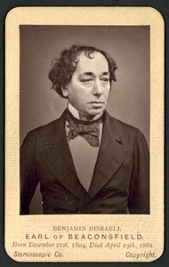Benjamin Disraeli, hrabia Beaconsfield, pamiątkowa karta fotograficzna (zdjęcie czarno-białe) autorstwa English Photographer