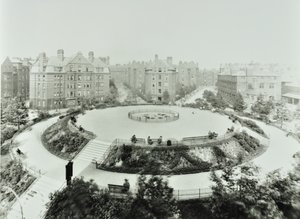 Boundary Estate: Arnold Circus, widok na publiczne ogrody i mieszkania, Londyn autorstwa English Photographer