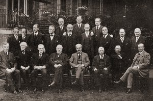 Pierwszy rząd Partii Pracy w Wielkiej Brytanii w 1924 r., z The Story of Twenty Five Years, opublikowanej w 1935 r. autorstwa English Photographer