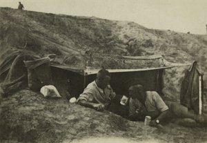 Brytyjscy żołnierze po służbie w obozie w Tel-el-Jemi, Palestyna, październik 1917 (zdjęcie czarno-białe) autorstwa English Photographer