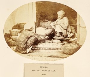 Bunnea, Hindu Tradesman, Delhi, z The People of India, J. Forbes Watson, opublikowane 1868 (druk albumowy) autorstwa English Photographer