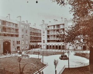 Caledonian Road Buildings: widok na dziedziniec, ogrody i mieszkania, Londyn autorstwa English Photographer