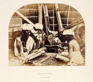 Carpenters, Hindoos, Madras, z The People of India, J. Forbes Watson, wyd. 1868 (druk albumowy) autorstwa English Photographer
