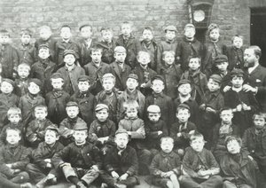 Chaucer Street School: grupa chłopców, 1895 autorstwa English Photographer