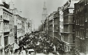 Cheapside, patrząc na wschód do Bow Church, City of London, 1880 autorstwa English Photographer