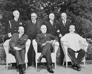 Clement Attlee (1883-1967) Prezydent Harry S. Truman (1884-1972) i Józef Stalin (1879-1953) na konferencji w Poczdamie autorstwa English Photographer
