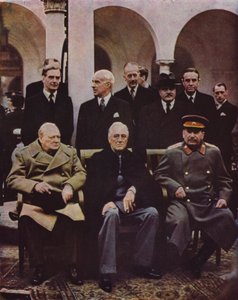 Konferencja przywódców alianckich Winstona Churchilla, Franklina D Roosevelta i Józefa Stalina w Jałcie na Krymie; ZSRR, II wojna światowa, 7 lutego 1945 r. autorstwa English Photographer
