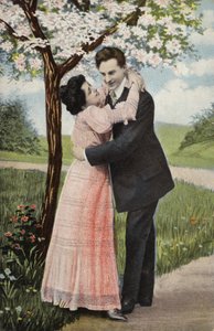 Para obejmująca się pod kwitnącym drzewem (chromolitho) autorstwa English Photographer