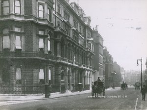 Curzon Street, Londyn autorstwa English Photographer