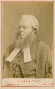 dr Kenealy, QC autorstwa English Photographer