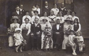 Edwardiańska fotografia ślubna, ok. 1910 r. (zdjęcie czarno-białe) autorstwa English Photographer