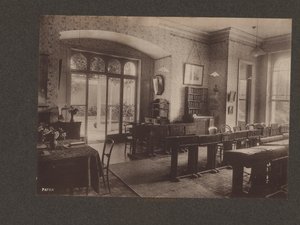 Szkoła dla dziewcząt Elmshurst, East Finchley, Londyn, ok. 1910 r. (zdjęcie czarno-białe) autorstwa English Photographer