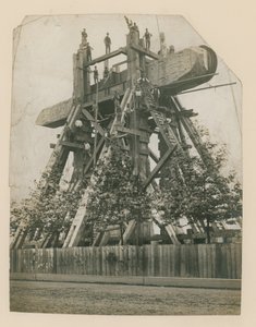 Wznoszenie Igły Kleopatry na nabrzeżu Tamizy, 12 września 1878 r. autorstwa English Photographer