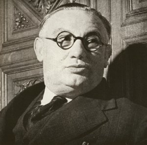 Ernest Bevin, portret, ok. 1940 r. (zdjęcie czarno-białe) autorstwa English Photographer