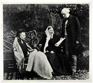 Florence Nightingale, Partenope, Lady Verney i Sir Harry Verney w Claydon House autorstwa English Photographer
