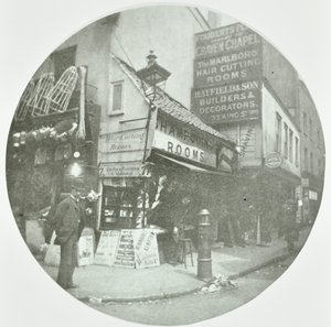 Fouberts Place, Westminster LB: przy Kingly Street, 1890 autorstwa English Photographer